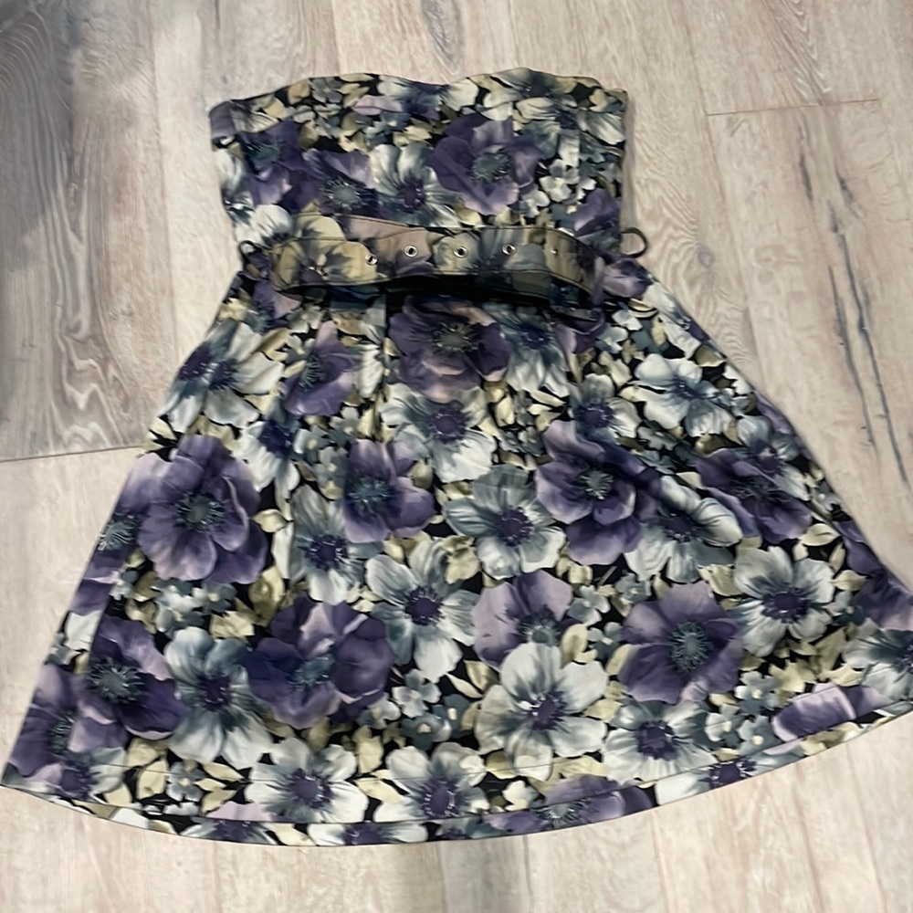 Sweetheart, sleeveless belted mini dress
